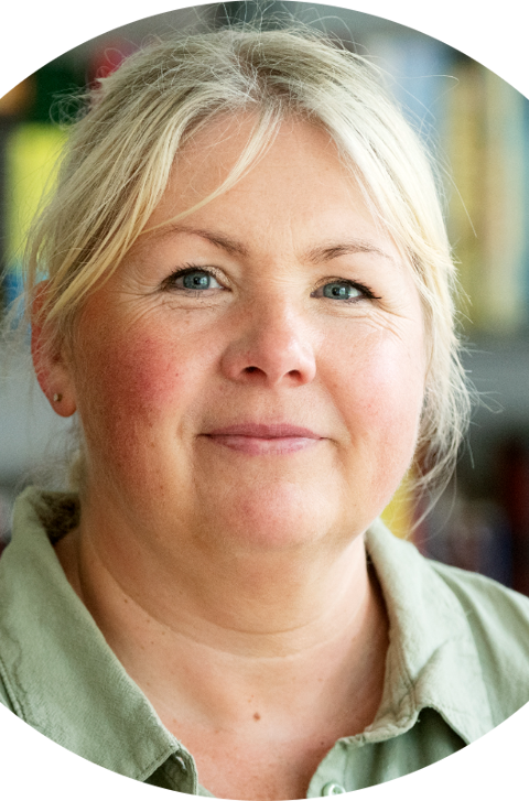 en person med blondt hår